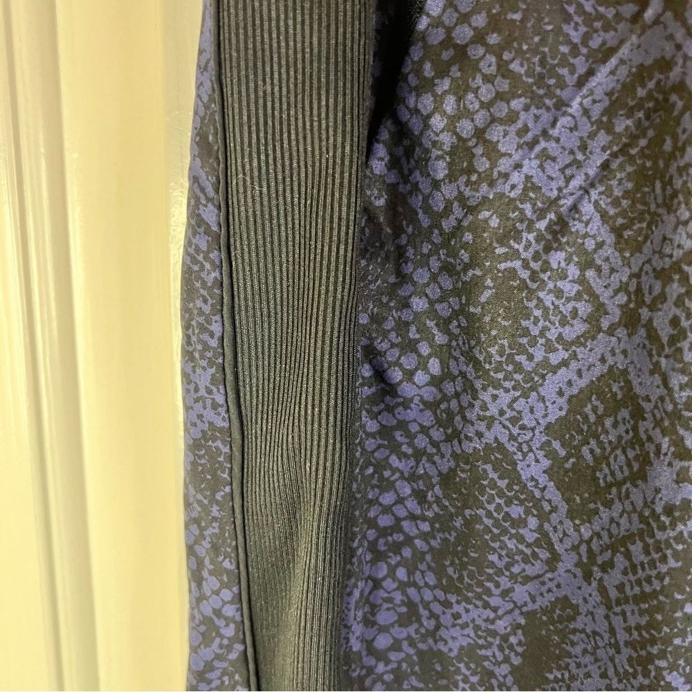 Athleta Brooklyn Blue Python Print Jogger Size 4 … - image 5